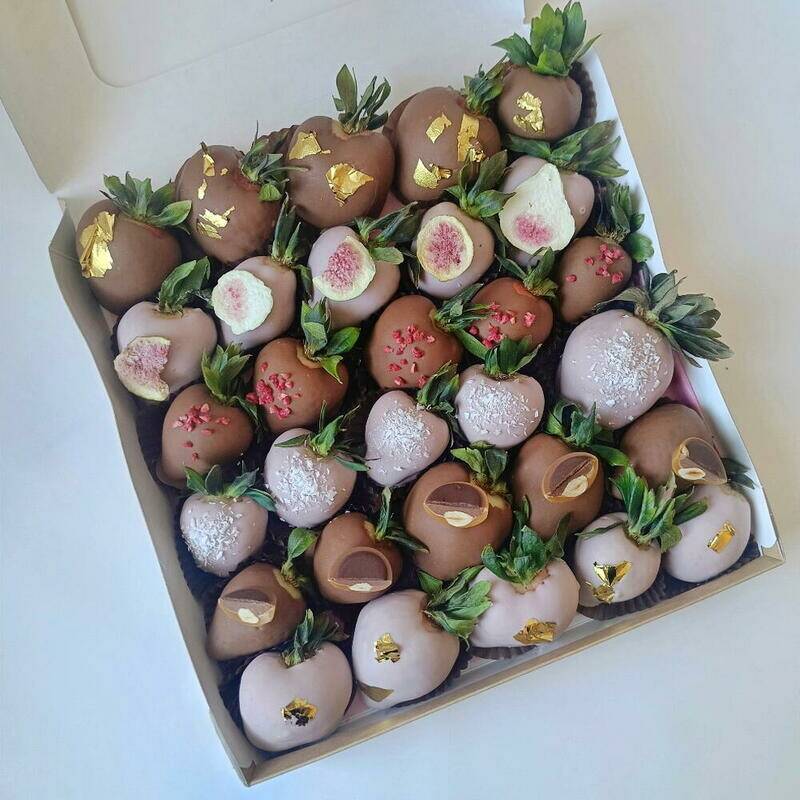 Nabor,s,club,30,pieces,and,bel_gijskom,chocolate,Club,and,chocolate