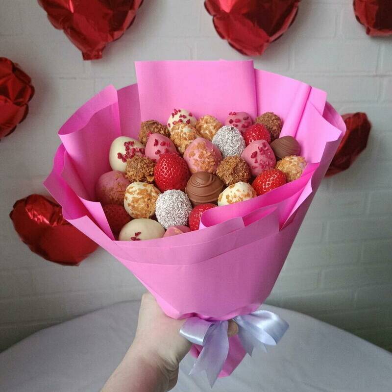 Bouquet,with,strawberries,in,chocolate,OR,bouquet,of,strawberries,in,chocolate