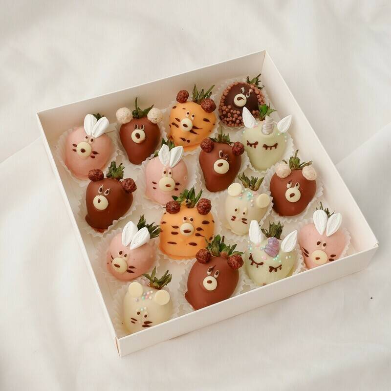 Set,of,Zveryata,with,strawberries,in,chocolate,,12-16,berries