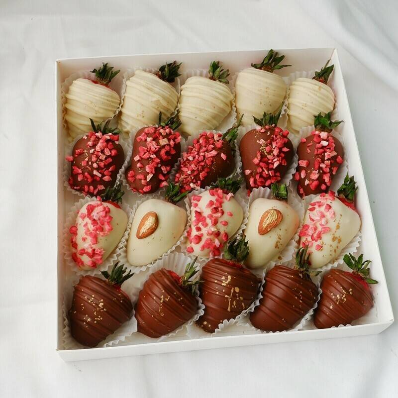 Sublimat,set,with,strawberries,in,chocolate,,16-20,berries