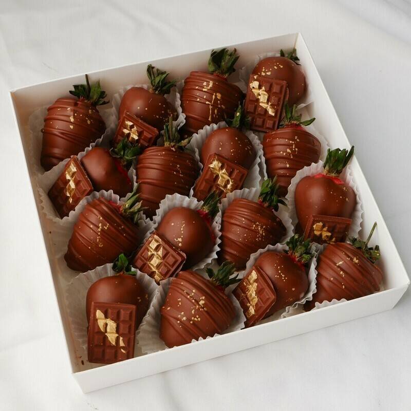 Euphoria,Set,with,Chocolate-Dipped,Strawberries,,12-16,Berries