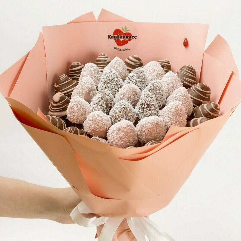 Bouquet,"Gigantus,malij",with,strawberries,in,chocolate,(from,22,to,25,strawberries)