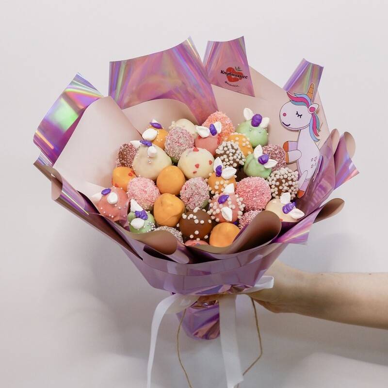 Unicorn,Bouquet,with,Chocolate-Dipped,Strawberries,(16,to,18,strawberries)