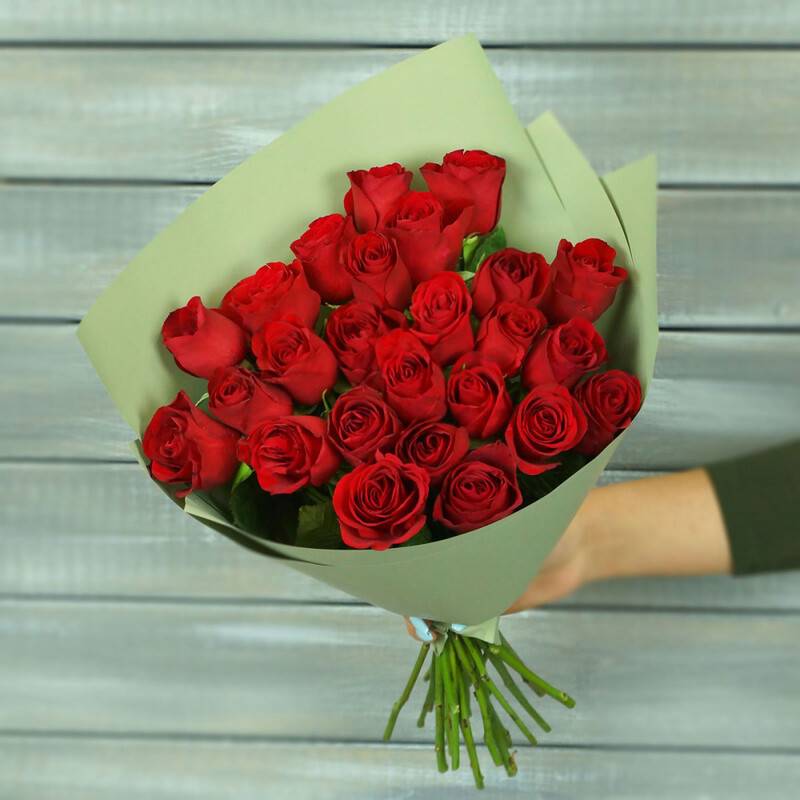 27,red,roses,in,a,Kenya,40,cm,package.