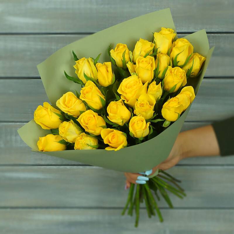 Bouquet,of,29,yellow,roses,in,a,Kenya,40,cm,package.