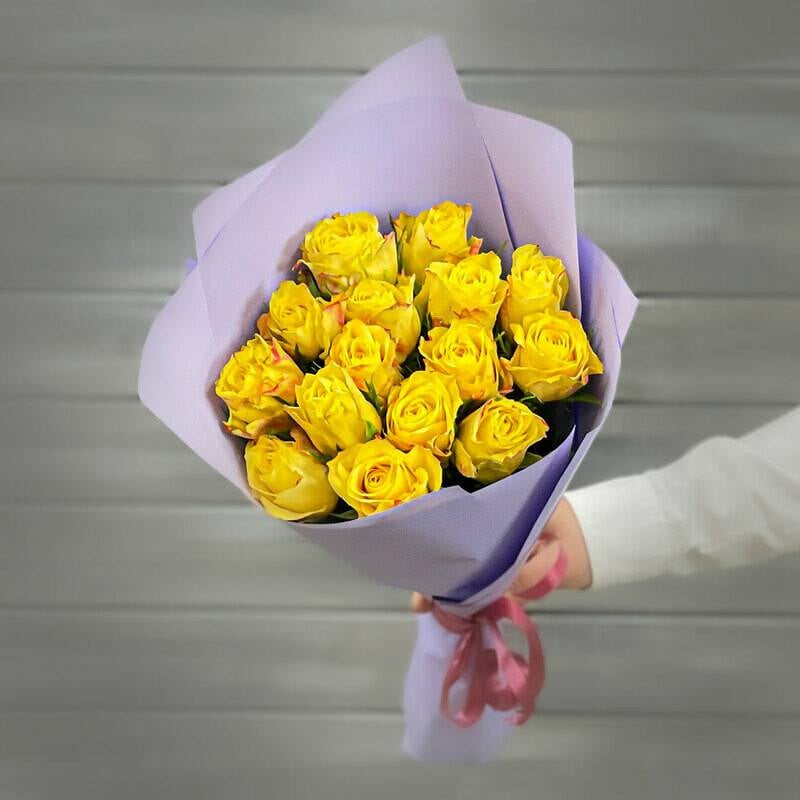 Bouquet,of,19,yellow,roses,in,a,Kenya,40,cm,package.
