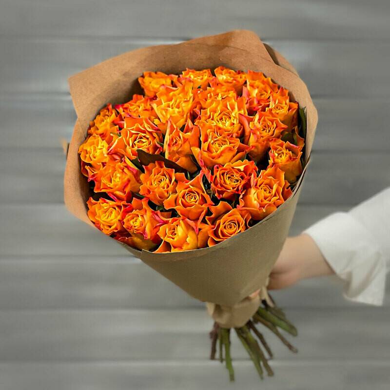 Bouquet,of,21,orange,roses,in,Kenya,craft,packaging,,40,cm.