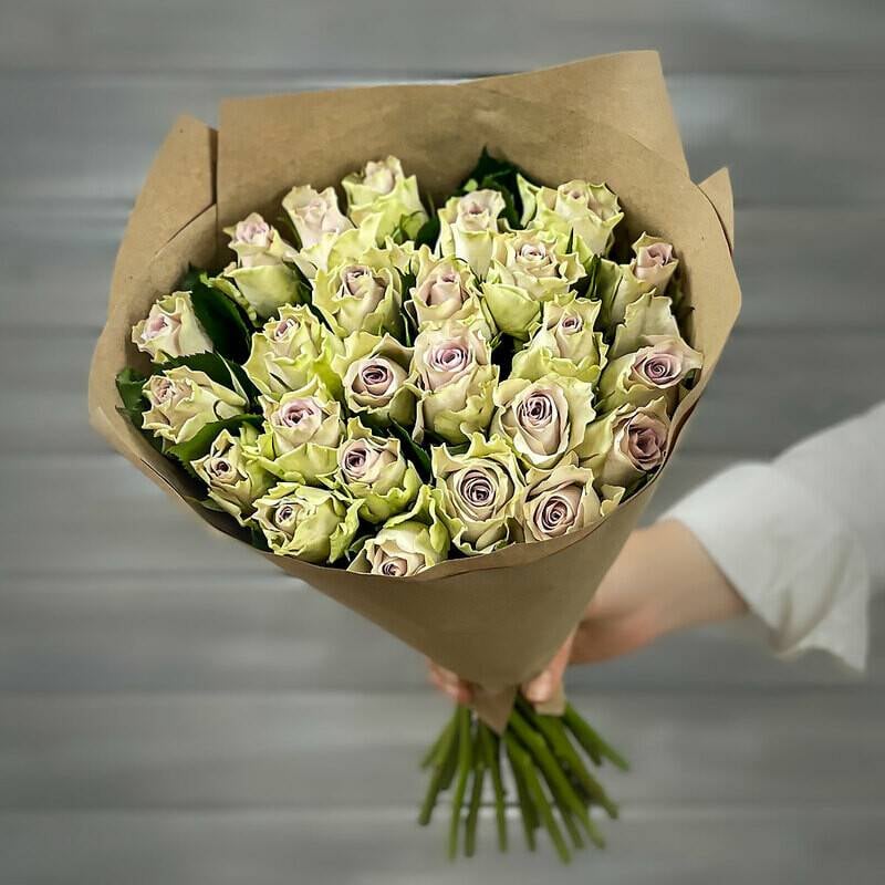 Bouquet,of,29,lilac,roses,in,Kenya,40,cm,kraft.