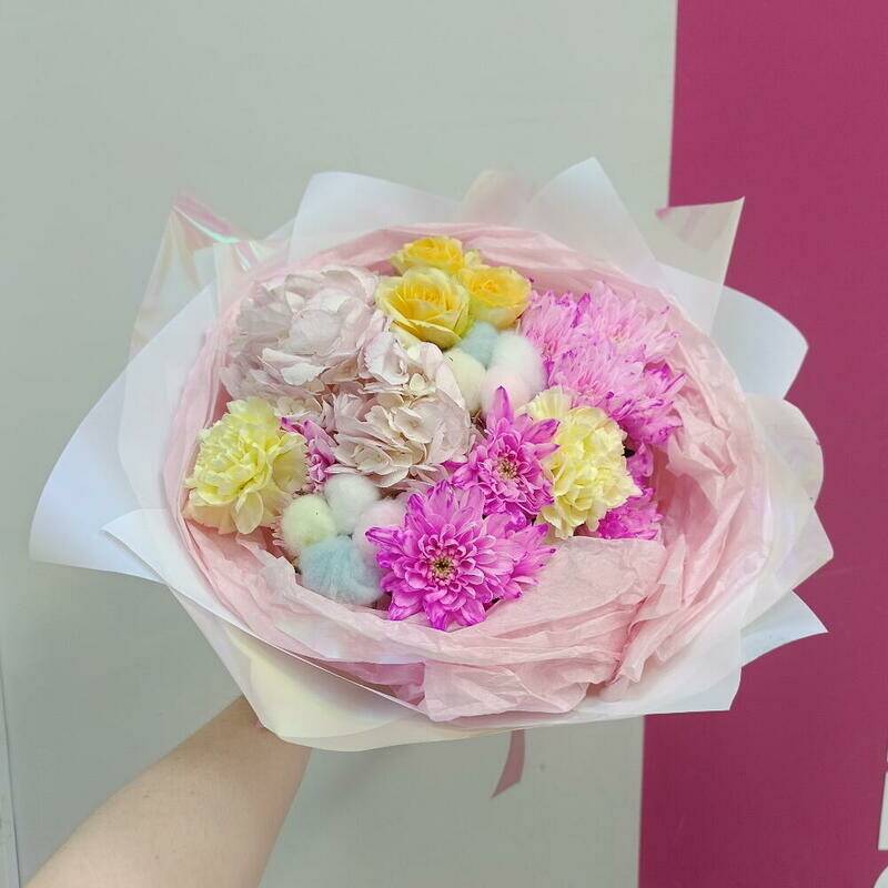 Dopamine,bouquet,with,hydrangea,,,cotton,and,dianthus,Hydrangea,Cotton,Dianthus,Favorite,girl