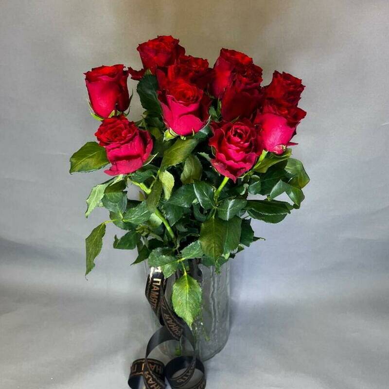 Mourning,bouquet,of,10,red,roses,Roses,at,funeral,Funeral,bouquet