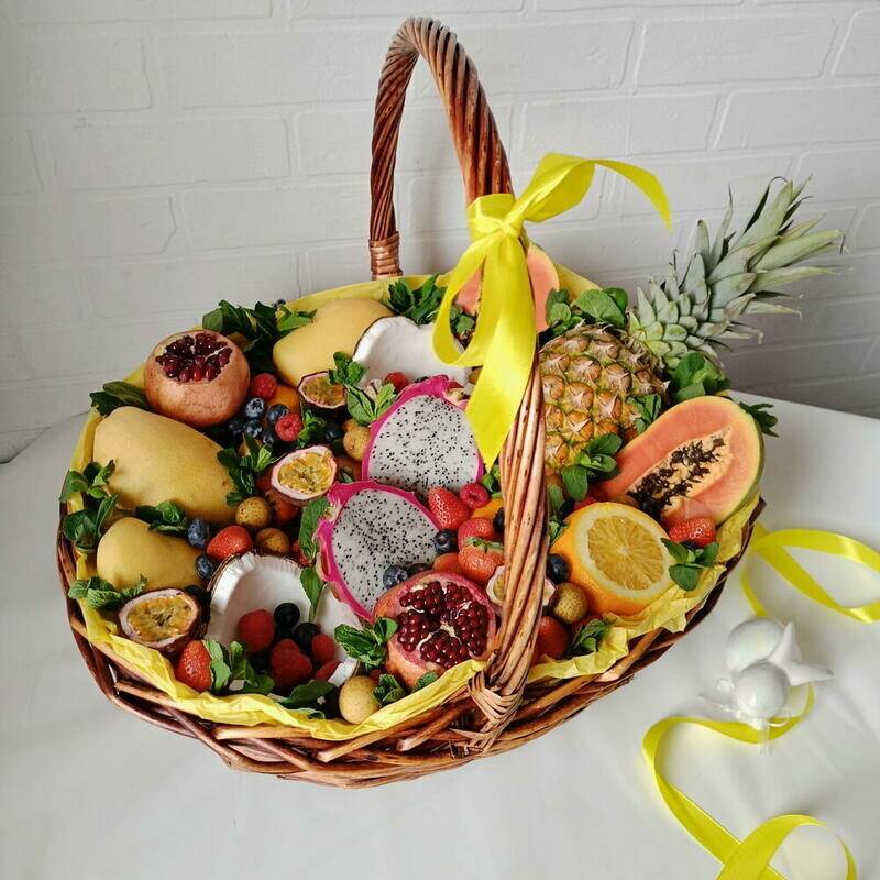 Exotic,BOOM,Premium,Fruit,Basket,with,Exotic,Fruits,and,Berries