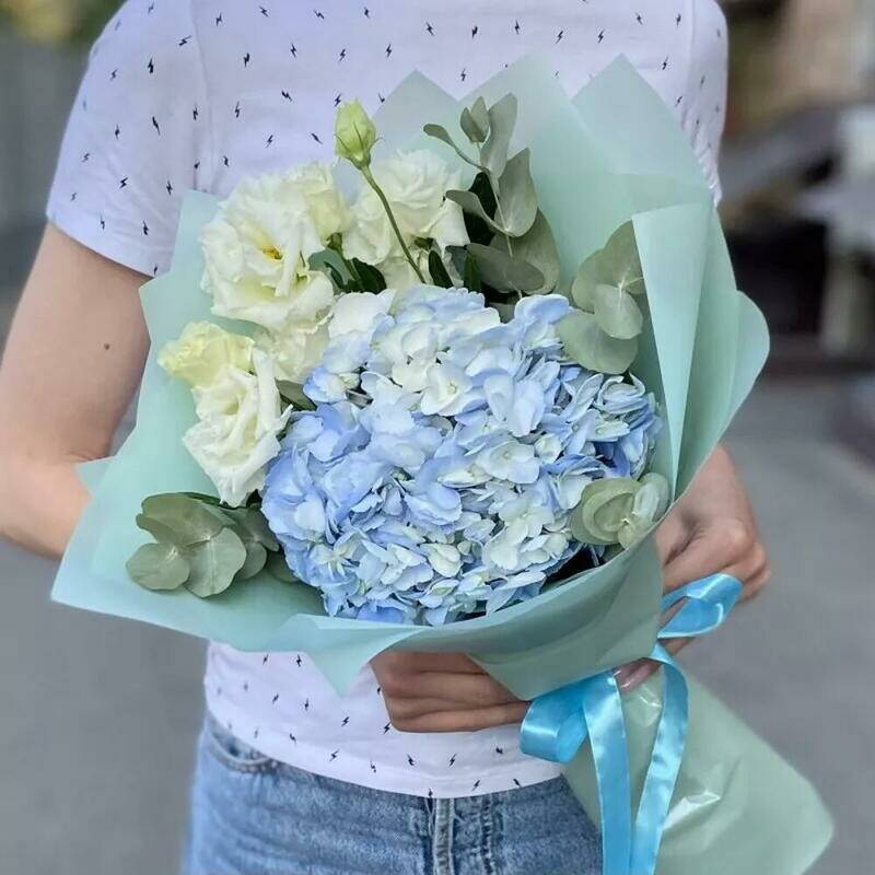 Hydrangea,,eucalyptus,and,eustoma,Bouquet,with,eustomosis,and,hydrangeas
