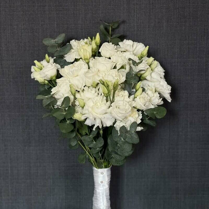 Bouquet,for,the,bride,Wedding,bouquet,with,white,eustom,and,dianthus,Eustoma,Dianthusi