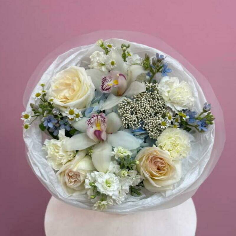 Author's,bouquet,"Elegant,lightness_"