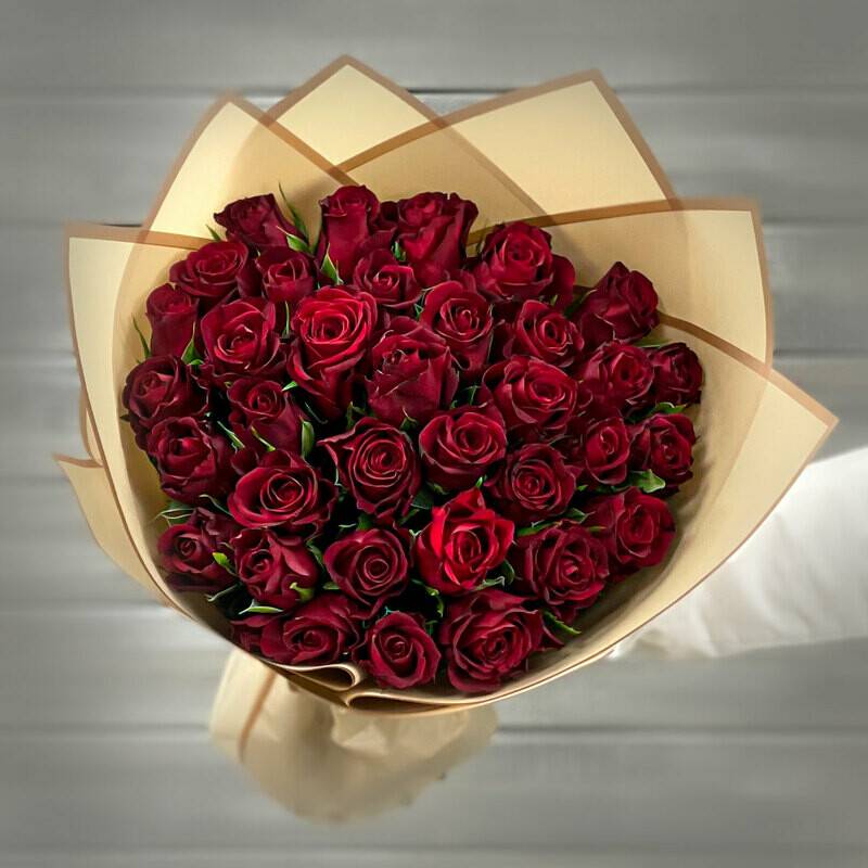 Bouquet,of,39,red,roses,in,a,Kenya,40,cm,package.