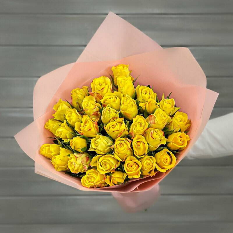 Bouquet,of,33,yellow,roses,in,a,Kenya,40,cm,package.