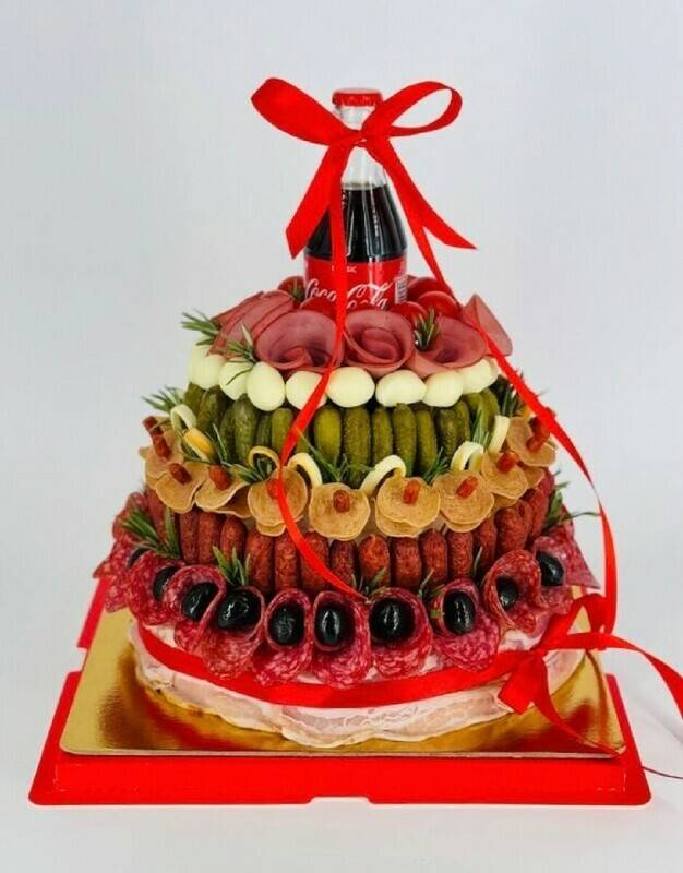 Bol_shoj,kolbasnij,tort,s,zakuskami,,podarok,dlya,muzhchini