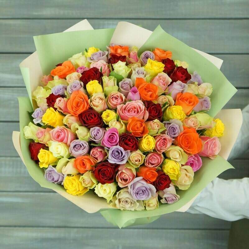 75,variegated,roses,in,a,package,Kenya,40,cm.