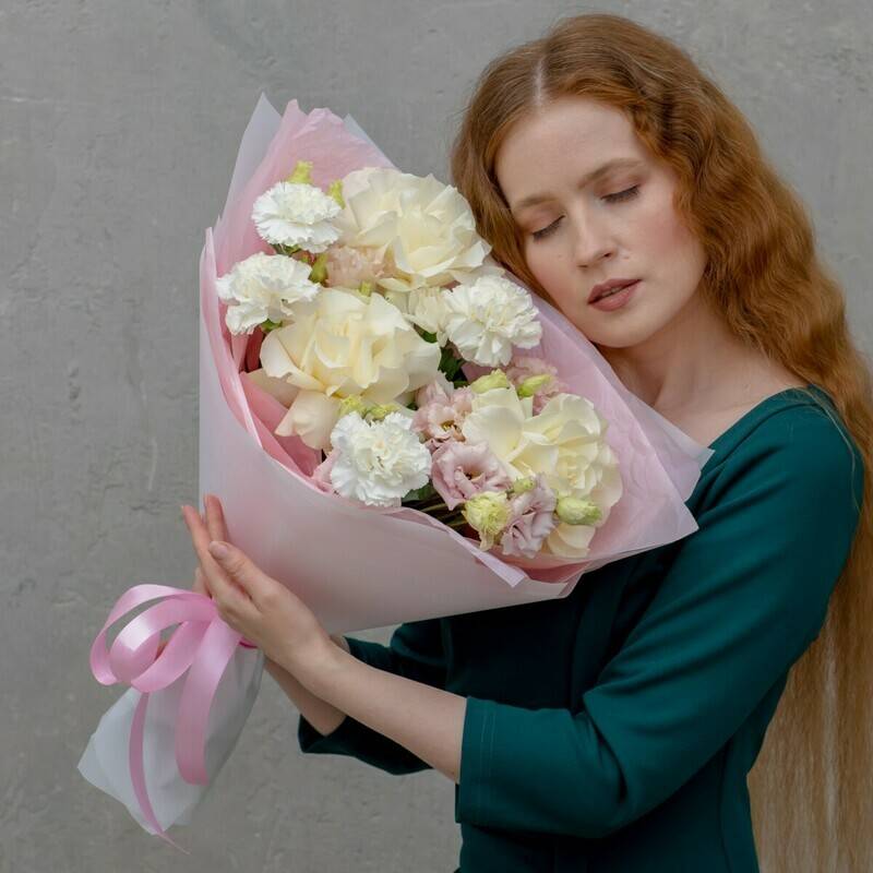 Bouquet,of,roses,,carnations,and,eustoma,"Vanilla,dream"