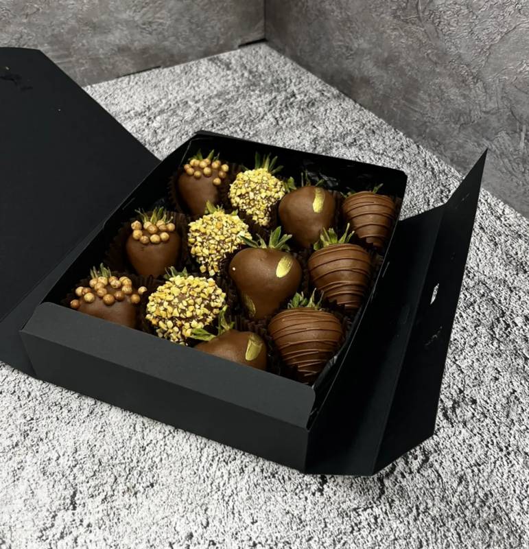 Set,of,strawberries,in,chocolate,Dinar,of,12-16,large,berries
