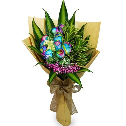 10 pcs Ecuadorian Rainbow Roses in Bouquet