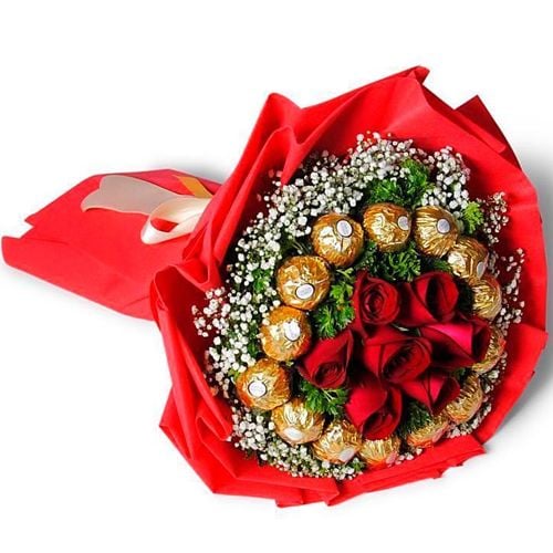 6 Pcs. Roses with Ferrero in Bouquet