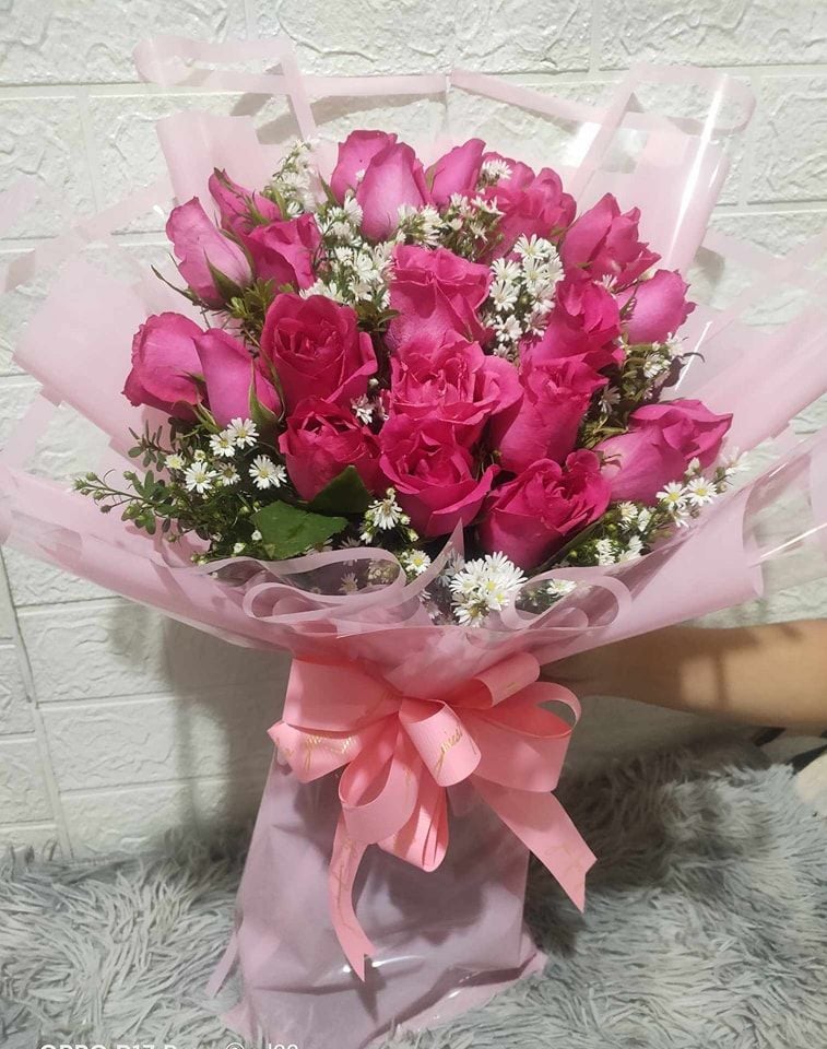 18 pcs. Fresh Pink Roses in Bouquet