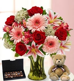 Lovely (12 Roses + 6 Gerbera Daises + 2 Liliumus)