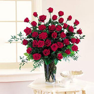 Charm (24 Roses In A Vaseus)
