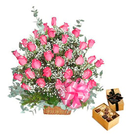 Dreamy Basket (18 Roses + Chocolates Boxus)