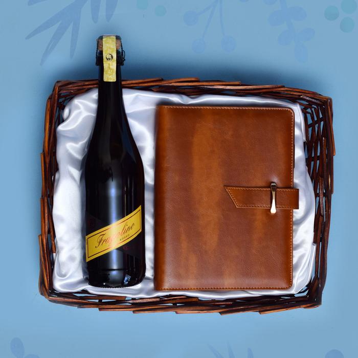 Classic Fragolino Hamper
