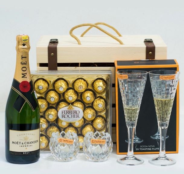 Champagne And Crystal Glasses Treats Hamper