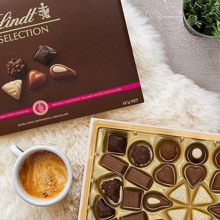 Lindt Selection Extra Fine Continental Chocolate 427g