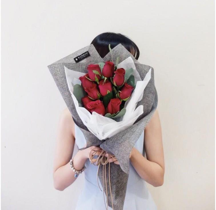 Flickering Hug Red Roses (Penang Delivery Only)