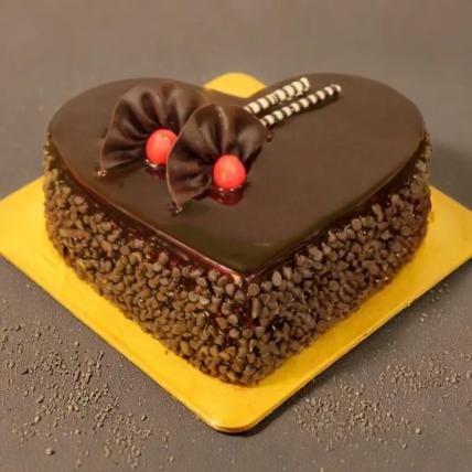 Choco Chips Heart Cake (1Kg)