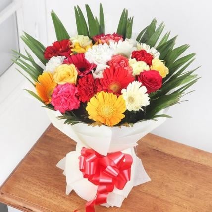 Lovely Mixed Flowers Bouquet (18 Mixed Flowers)