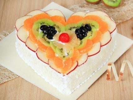 Heart Shape Vanilla Fruit Cake (1 Kg Fruit Cake)