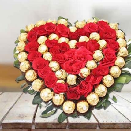 Roses with Ferrero Rocher Heart (30 Red Roses with 24 Ferrero Rocher Heart)