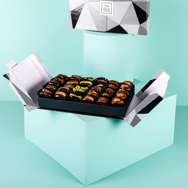 Vivid Box Large | Assorted Dates
