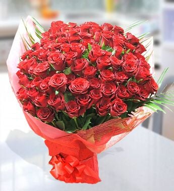 Reddish (75 Red Roses)