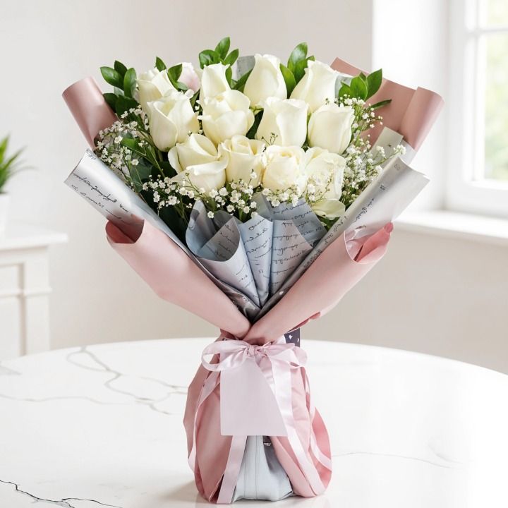Bouquet of 12 White Roses (Classic)