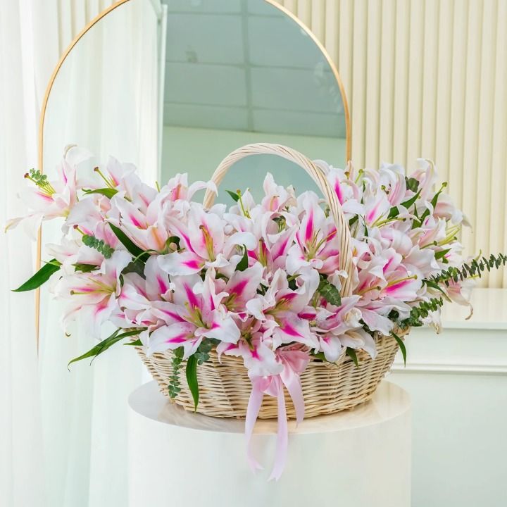 30 Pink Lilies Basket (Classic)