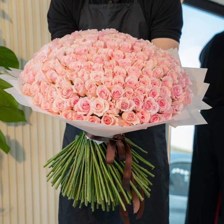 200 Handtied Pink Roses (Classic)