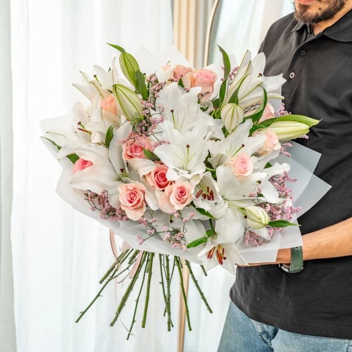 Bouquet of White Lilies & Roses (Classic)
