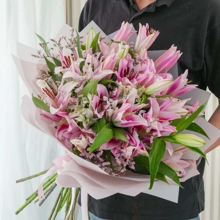 10 Elegant Pink Lily Bouquet (Classic)