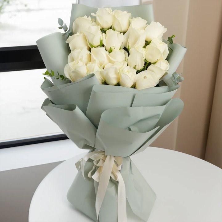 White Rose Bouquet (Classic)