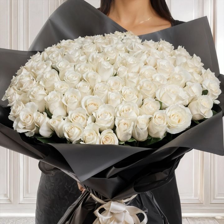 Bouquet of 100 White Roses (Classic)