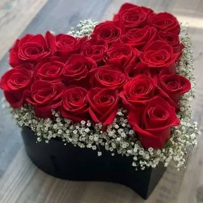 Roses In Heart Shape Box (Classic)