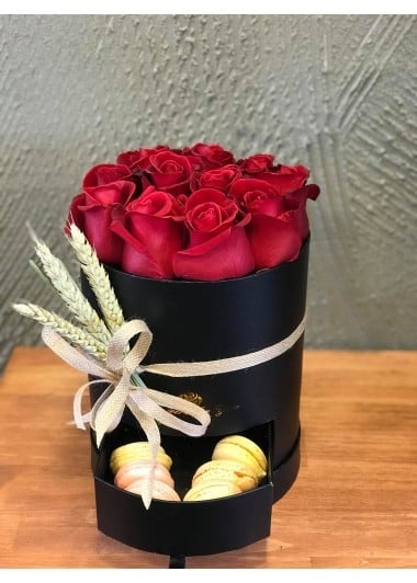 11 Red roses - Macaron