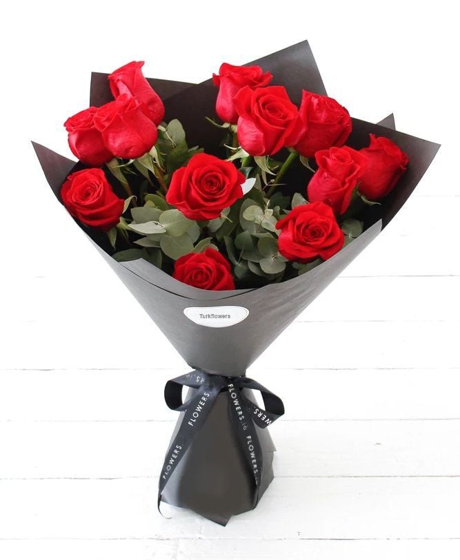 12 Red roses